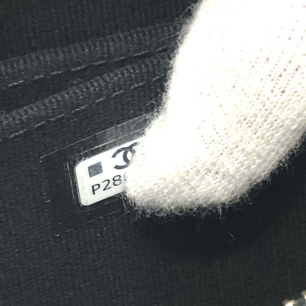 CHANEL Black Leather Logo Wallet - Picture 14 of 15